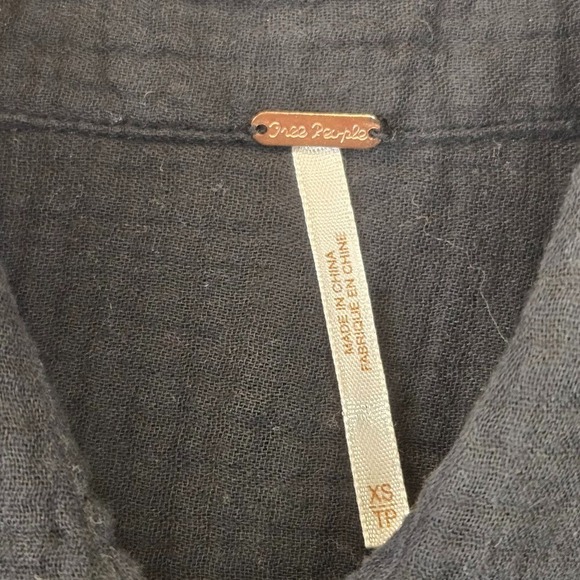 Free People Sunstreaks Black Cotton Gauze Button Front Tie Hem Shirt Top Size XS - Picture 3 of 7